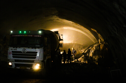 成貴鐵路馮家堰隧道掘進突破500米